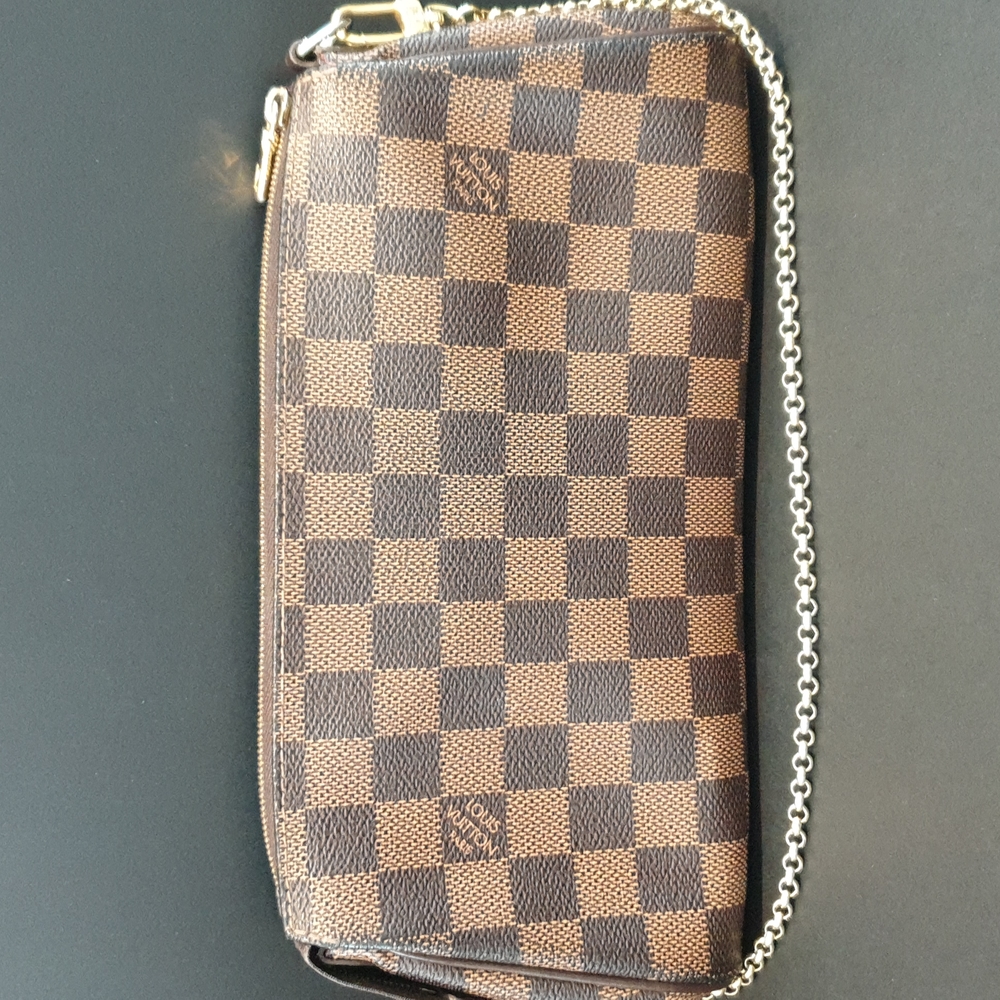 Louis Vuitton Eva Damier - Picture 13 of 15